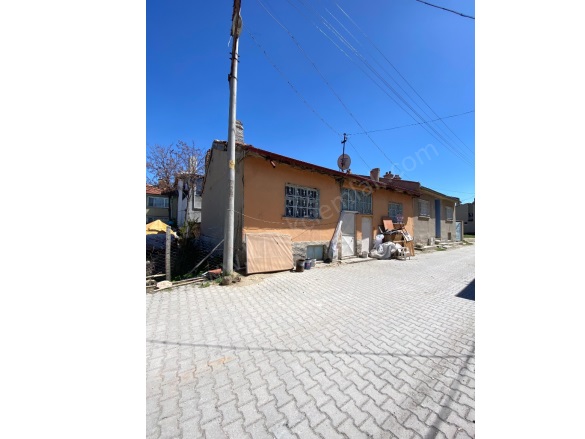 Merkez Bolvadin Kiralık Müstakil Ev |  3+1 Oda | 110M2 Aylık 6.000Tl | Komple Bina | Soba | 1 Banyo | 1 Yatak Odası Resim-1