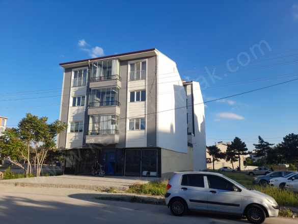 Eylül Cafe Yanında Ara Katta Kiralık Daire 4+1 Bolvadin