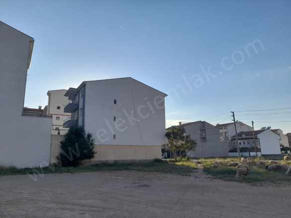 Eylül Cafe Yanında Ara Katta Kiralık Daire 4+1 Bolvadin