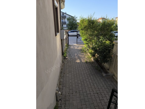 Merkez Bolvadin Satılık Daire |  4+1 Oda | 140M2 3.600.000Tl  Krediye Uygun  | 2. Kat | Kombi | 1 Banyo | 1 Yatak Odası Resim-4