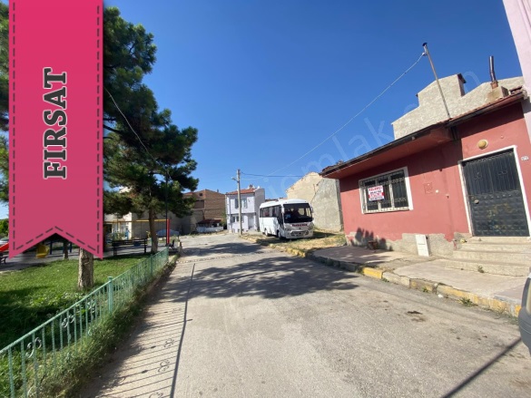 Merkez Bolvadin Satılık Müstakil Ev |  2+1 Oda | 181M2 3.100.000Tl  Krediye Uygun  | Komple Bina | Kombi | 1 Banyo | 1 Yatak Odası Resim-1