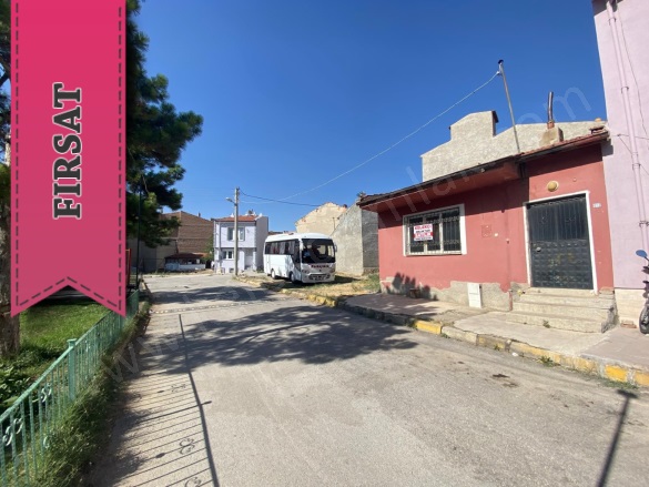 Merkez Bolvadin Satılık Müstakil Ev |  2+1 Oda | 181M2 3.100.000Tl  Krediye Uygun  | Komple Bina | Kombi | 1 Banyo | 1 Yatak Odası Resim-2