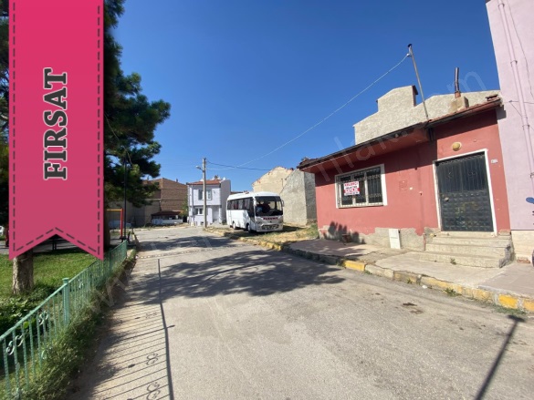 Merkez Bolvadin Satılık Müstakil Ev |  2+1 Oda | 181M2 3.100.000Tl  Krediye Uygun  | Komple Bina | Kombi | 1 Banyo | 1 Yatak Odası Resim-3