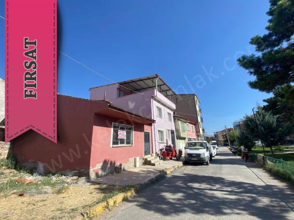 Merkez Bolvadin Satılık Müstakil Ev |  2+1 Oda | 181M2 3.100.000Tl  Krediye Uygun  | Komple Bina | Kombi | 1 Banyo | 1 Yatak Odası Resim-4