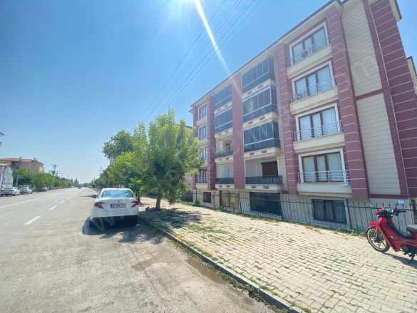 Tatil Pazarında Bahçe Katta Kiralık Daire 3+1 Bolvadin