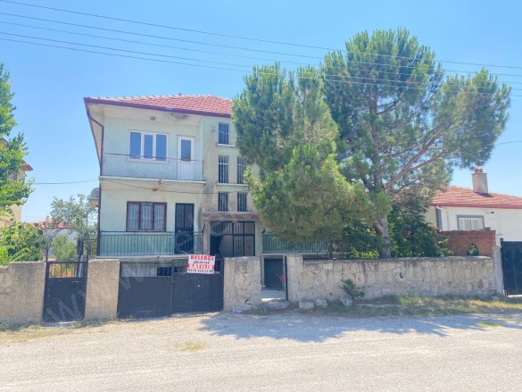 Merkez Bolvadin Satılık Müstakil Ev |  3+1 Oda | 125M2 4.000.000Tl | Komple Bina | Kombi | 1 Banyo | 1 Yatak Odası Resim-1