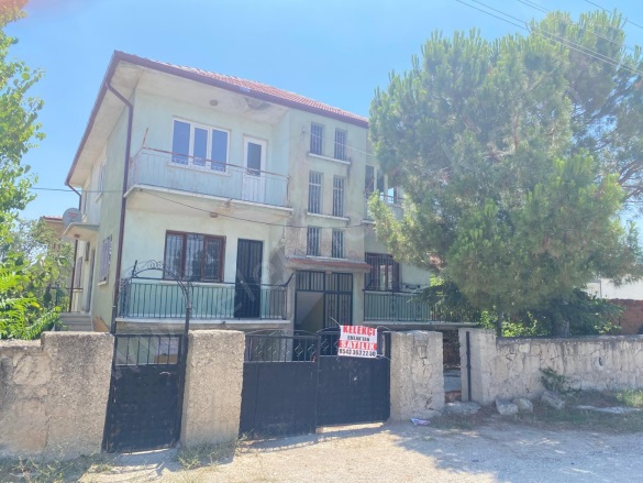 Merkez Bolvadin Satılık Müstakil Ev |  3+1 Oda | 125M2 4.000.000Tl | Komple Bina | Kombi | 1 Banyo | 1 Yatak Odası Resim-5