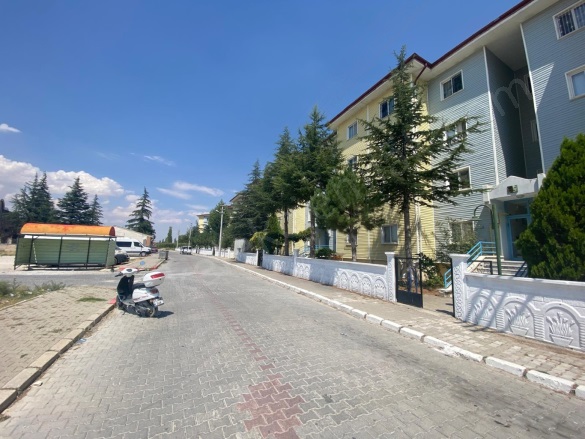 Merkez Bolvadin Kiralık Daire |  2+1 Oda | 85M2 Aylık 12.000Tl  Krediye Uygun  | 2. Kat | Kombi | 1 Banyo | 1 Yatak Odası Resim-5