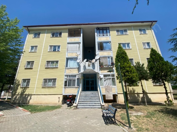 Merkez Bolvadin Satılık Daire |  3+1 Oda | 120M2 3.100.000Tl  Krediye Uygun  | 3. Kat | Kombi | 1 Banyo | 1 Yatak Odası Resim-1