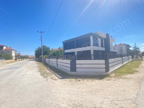 Merkez Bolvadin Satılık Müstakil Ev |  5+1 Oda | 200M2 17.500.000Tl  Krediye Uygun  | Komple Bina | Kombi | 5 Banyo | 1 Yatak Odası Resim-5