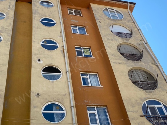 Merkez Bolvadin Kiralık Daire |  3+1 Oda | 135M2 Aylık 11.500Tl  Krediye Uygun  | 4. Kat | Kombi | 1 Banyo | 1 Yatak Odası Resim-3