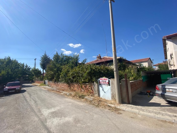 Merkez Bolvadin Satılık Müstakil Ev |  3+1 Oda | 125M2 3.250.000Tl | Komple Bina | Kombi | 1 Banyo | 1 Yatak Odası Resim-2