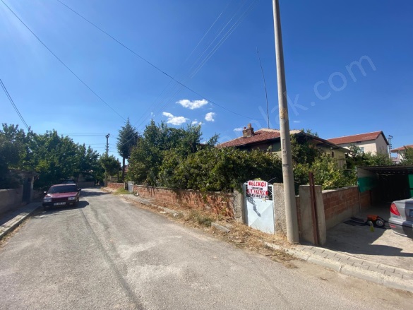 Merkez Bolvadin Satılık Müstakil Ev |  3+1 Oda | 125M2 3.250.000Tl | Komple Bina | Kombi | 1 Banyo | 1 Yatak Odası Resim-3