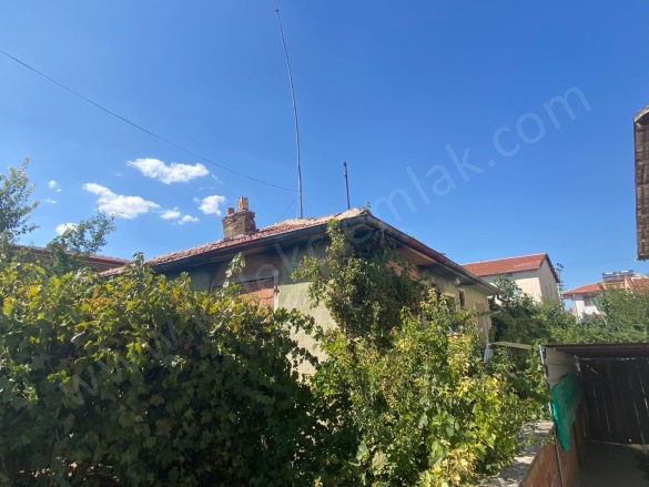 Merkez Bolvadin Satılık Müstakil Ev |  3+1 Oda | 125M2 3.250.000Tl | Komple Bina | Kombi | 1 Banyo | 1 Yatak Odası Resim-4