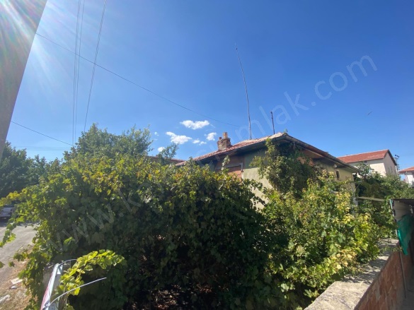 Merkez Bolvadin Satılık Müstakil Ev |  3+1 Oda | 125M2 3.250.000Tl | Komple Bina | Kombi | 1 Banyo | 1 Yatak Odası Resim-5