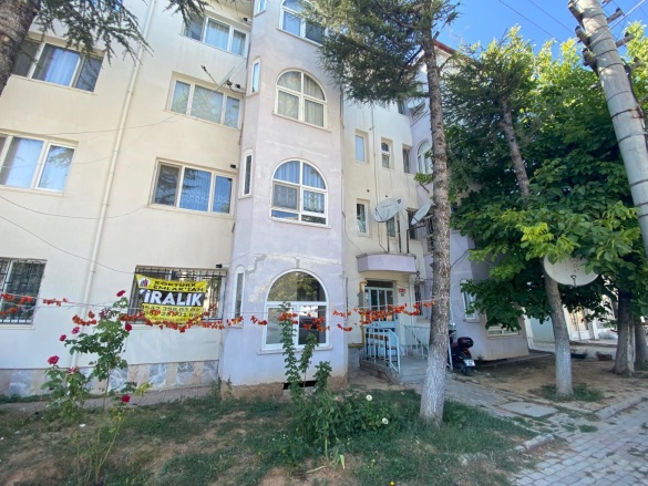 Merkez Bolvadin Satılık Daire |  2+1 Oda | 85M2 1.600.000Tl  Krediye Uygun  | 1. Kat | Kombi | 1 Banyo | 1 Yatak Odası Resim-1
