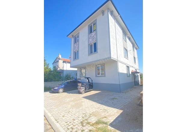 Merkez Bolvadin Kiralık Daire |  2+1 Oda | 55M2 Aylık 14.000Tl  Krediye Uygun  Eşyalı  | 3. Kat | Kombi | 1 Banyo | 1 Yatak Odası Resim-2