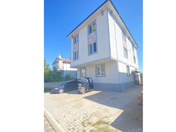 Merkez Bolvadin Kiralık Daire |  2+1 Oda | 55M2 Aylık 14.000Tl  Krediye Uygun  Eşyalı  | 3. Kat | Kombi | 1 Banyo | 1 Yatak Odası Resim-3