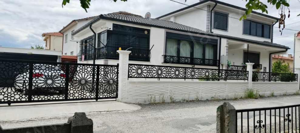 Bağlarbaşı Mahallesinde Lüks Villa 5+1 Satılık Müstakil Ev Bolvadin