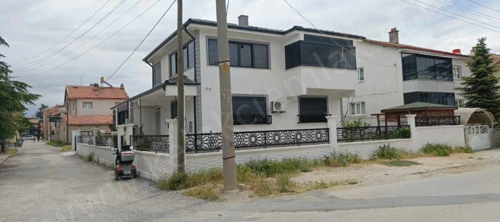 Bağlarbaşı Mahallesinde Lüks Villa 5+1 Satılık Müstakil Ev Bolvadin