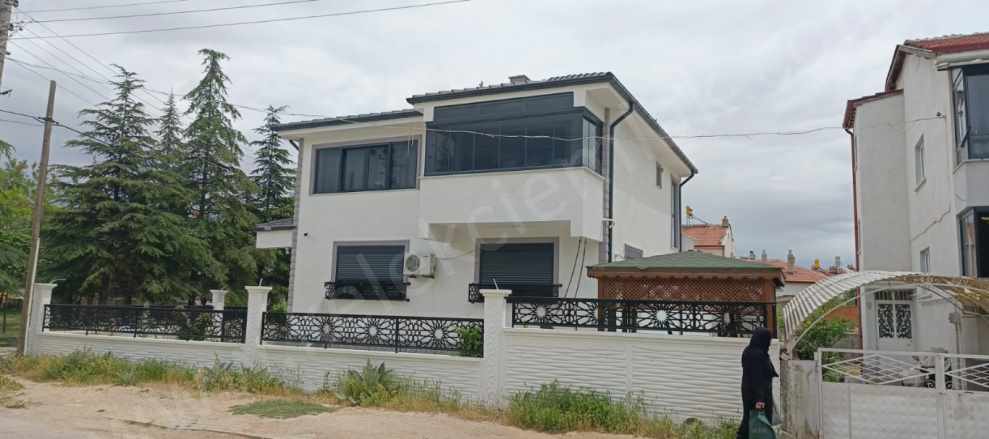 Bağlarbaşı Mahallesinde Lüks Villa 5+1 Satılık Müstakil Ev Bolvadin