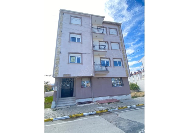 Merkez Bolvadin Kiralık Daire |  3+1 Oda | 130M2 Aylık 15.000Tl  Krediye Uygun  | 2. Kat | Kombi | 1 Banyo | 1 Yatak Odası Resim-1