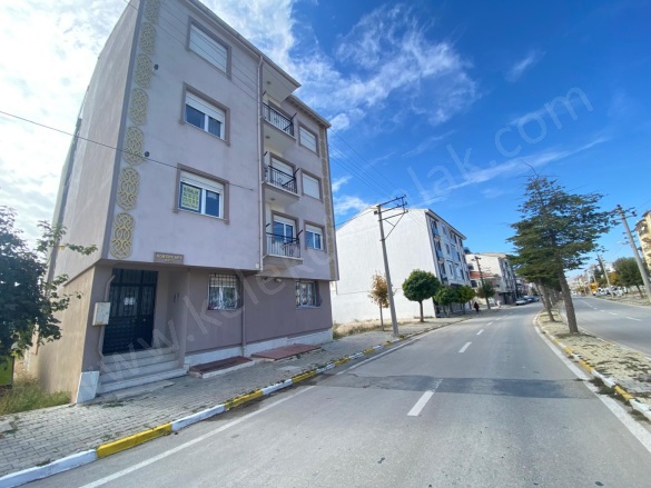 Merkez Bolvadin Kiralık Daire |  3+1 Oda | 130M2 Aylık 15.000Tl  Krediye Uygun  | 2. Kat | Kombi | 1 Banyo | 1 Yatak Odası Resim-2
