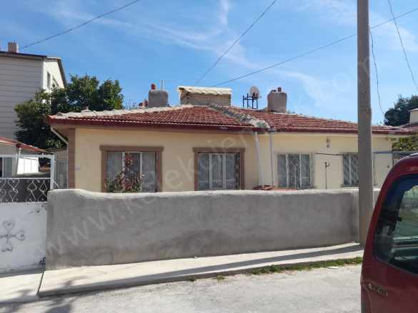 Mezar Evlerinde Müstakil Bina 2+1 Satılık Ev Afyon Bolvadin