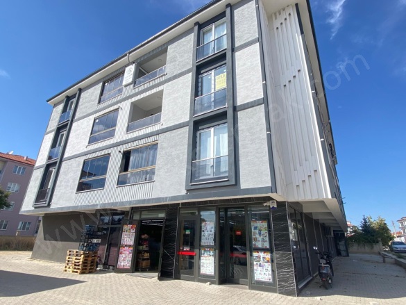 Merkez Bolvadin Satılık Daire |  3+1 Oda | 140M2 3.900.000Tl  Krediye Uygun  | 3. Kat | Kombi | 2 Banyo | 1 Yatak Odası Resim-5