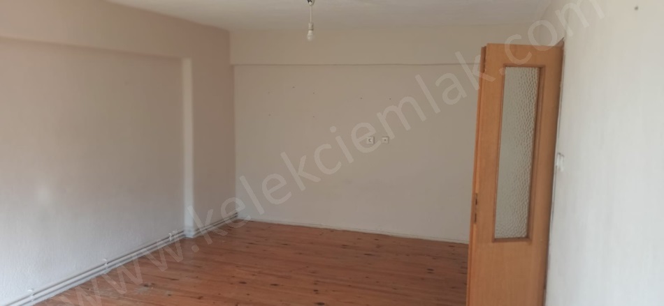 Merkez Bolvadin Satılık Daire |  2+1 Oda | 85M2 1.650.000Tl  Krediye Uygun  | 1. Kat | Kombi | 1 Banyo | 1 Yatak Odası Resim-3