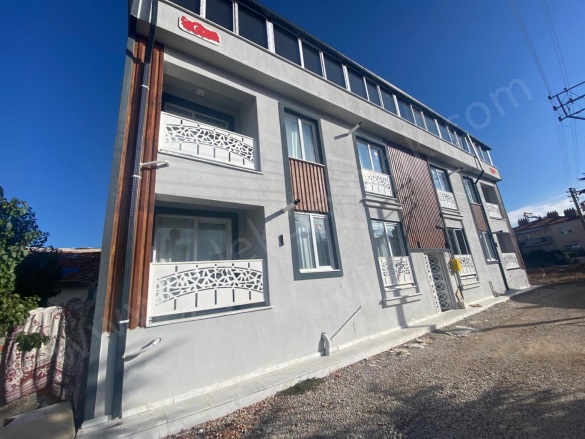 Merkez Bolvadin Kiralık Daire |  2+1 Oda | 45M2 Aylık 15.000Tl  Krediye Uygun  Eşyalı  | 1. Kat | Kombi | 1 Banyo | 1 Yatak Odası Resim-3