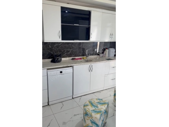 Merkez Bolvadin Satılık Daire |  3+1 Oda | 135M2 4.000.000Tl  Krediye Uygun  | 3. Kat | Kombi | 2 Banyo | 1 Yatak Odası Resim-4