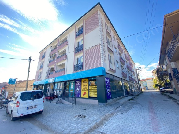Merkez Bolvadin Kiralık Daire |  4+1 Oda | 140M2 Aylık 16.000Tl  Krediye Uygun  | 2. Kat | Kombi | 2 Banyo | 1 Yatak Odası Resim-3