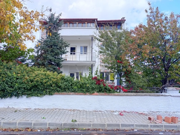 Merkez Bolvadin Kiralık Daire |  3+1 Oda | 120M2 Aylık 12.000Tl  Krediye Uygun  | 1. Kat | Kombi | 1 Banyo | 1 Yatak Odası Resim-4