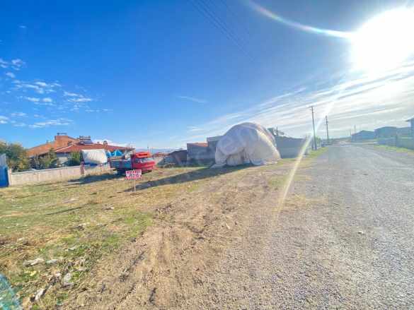 Hacı Ömer(Bozkuş)Mahallesinde Köşe Parsel Satılık Arsa Bolvadin