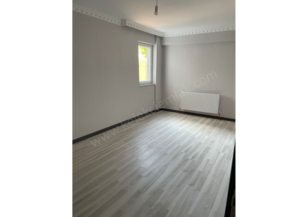 Merkez Bolvadin Satılık Daire |  3+1 Oda | 115M2 3.300.000Tl  Krediye Uygun  | 1. Kat | Kombi | 1 Banyo | 1 Yatak Odası Resim-3