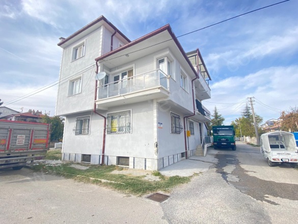Merkez Bolvadin Satılık Daire |  3+1 Oda | 103M2 2.700.000Tl  Krediye Uygun  | 1. Kat | Kombi | 1 Banyo | 1 Yatak Odası Resim-2