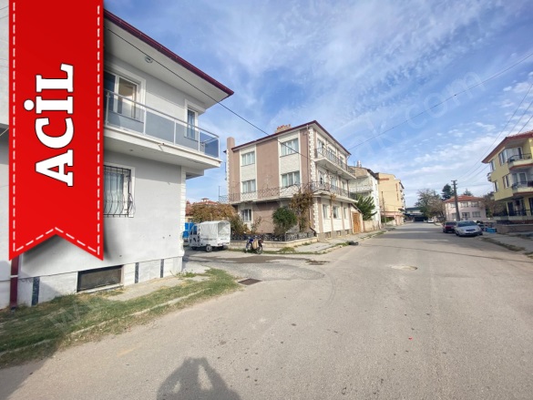 Merkez Bolvadin Acil Kiralık Daire |  3+1 Oda | 103M2 Aylık 13.500Tl  Krediye Uygun  | 1. Kat | Kombi | 1 Banyo | 1 Yatak Odası Resim-3