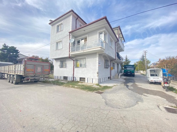 Merkez Bolvadin Kiralık Daire |  3+1 Oda | 103M2 Aylık 15.500Tl  Krediye Uygun  | 1. Kat | Kombi | 1 Banyo | 1 Yatak Odası Resim-4