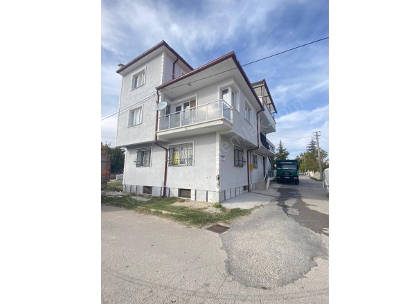 Merkez Bolvadin Satılık Daire |  3+1 Oda | 103M2 2.700.000Tl  Krediye Uygun  | 1. Kat | Kombi | 1 Banyo | 1 Yatak Odası Resim-5