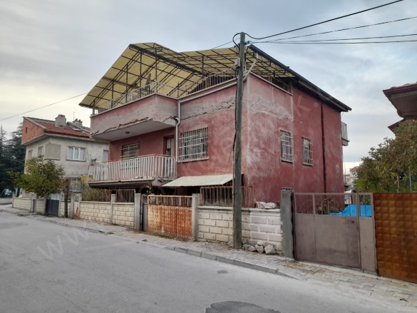 Merkez Bolvadin Satılık Müstakil Ev |  3+1 Oda | 115M2 2.990.000Tl  Krediye Uygun  | Komple Bina | Kombi | 1 Banyo | 1 Yatak Odası Resim-3