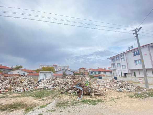 Yukarı Gökçeyayla Mahallesinde Köşe Parsel Satılık Arsa Bolvadin