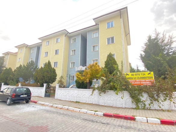 Merkez Bolvadin Satılık Daire |  2+1 Oda | 90M2 1.900.000Tl  Krediye Uygun  | 1. Kat | Kombi | 1 Banyo | 1 Yatak Odası Resim-4