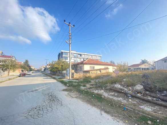 Yeni Mahalle Mümtaz Hıdıroğlu Caddesinde Satılık Arsa Bolvadin