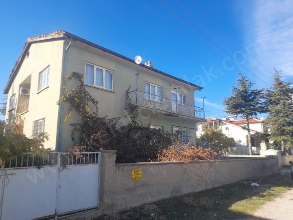 Merkez Bolvadin Kiralık Daire |  4+1 Oda | 140M2 Aylık 13.000Tl  Krediye Uygun  | 1. Kat | Kombi | 1 Banyo | 1 Yatak Odası Resim-3
