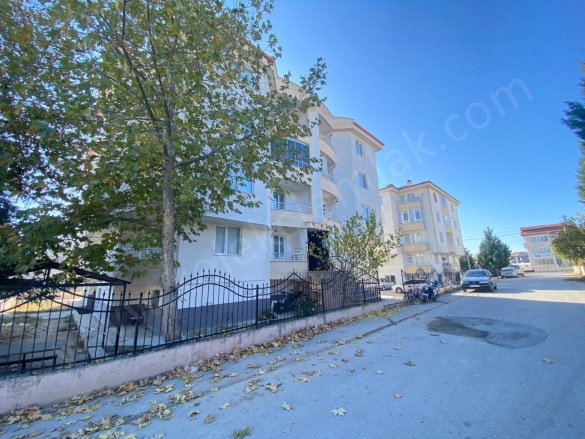 Merkez Bolvadin Kiralık Daire |  3+1 Oda | 130M2 Aylık 15.000Tl  Krediye Uygun  | 4. Kat | Kombi | 1 Banyo | 1 Yatak Odası Resim-5