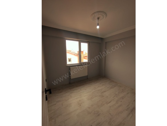 Merkez Bolvadin Kiralık Daire |  115M2 Aylık 15.500Tl | 3. Kat | Kombi | 1 Banyo | 1 Yatak Odası Resim-4