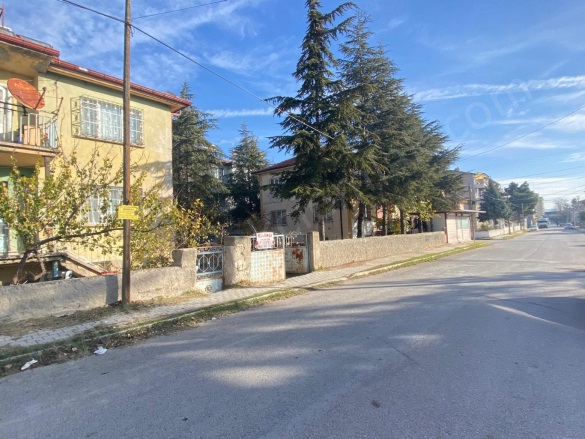 Merkez Bolvadin Satılık Müstakil Ev |  3+1 Oda | 125M2 6.900.000Tl  Krediye Uygun  | Komple Bina | Kombi | 1 Banyo | 1 Yatak Odası Resim-2