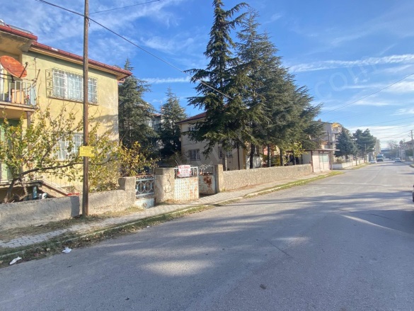 Merkez Bolvadin Satılık Müstakil Ev |  3+1 Oda | 125M2 6.900.000Tl  Krediye Uygun  | Komple Bina | Kombi | 1 Banyo | 1 Yatak Odası Resim-3