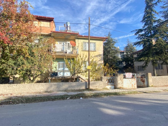 Merkez Bolvadin Satılık Müstakil Ev |  3+1 Oda | 125M2 6.900.000Tl  Krediye Uygun  | Komple Bina | Kombi | 1 Banyo | 1 Yatak Odası Resim-4